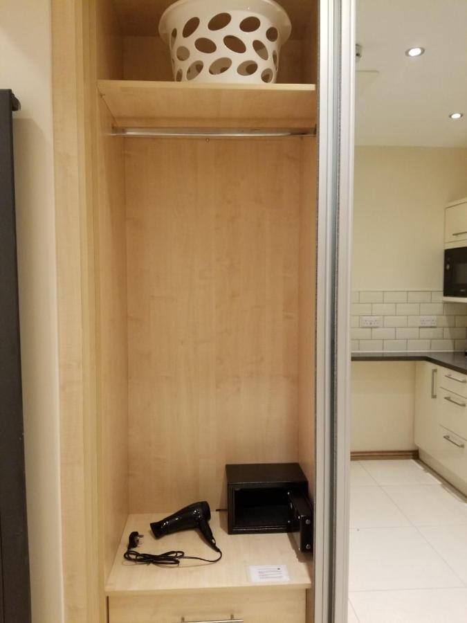 London Luxury Apartment 4 Bedroom Sleeps 12 People With 4 Bathrooms 1 Min Walk From Station Wanstead Ngoại thất bức ảnh
