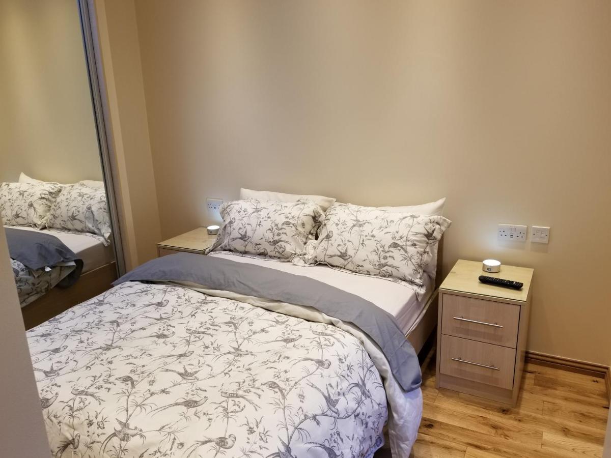 London Luxury Apartment 4 Bedroom Sleeps 12 People With 4 Bathrooms 1 Min Walk From Station Wanstead Ngoại thất bức ảnh