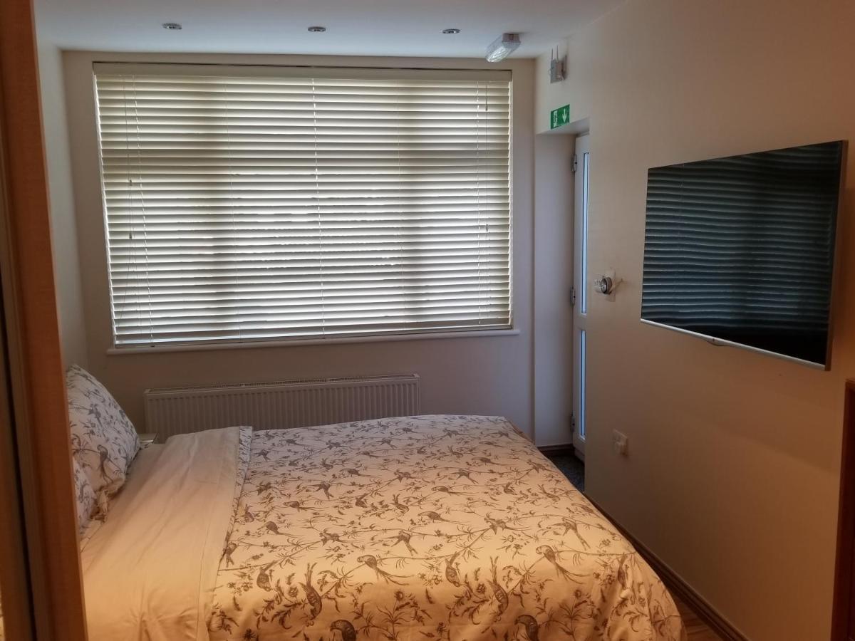 London Luxury Apartment 4 Bedroom Sleeps 12 People With 4 Bathrooms 1 Min Walk From Station Wanstead Ngoại thất bức ảnh