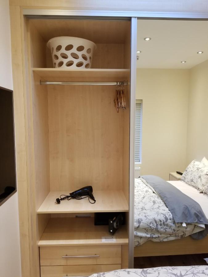 London Luxury Apartment 4 Bedroom Sleeps 12 People With 4 Bathrooms 1 Min Walk From Station Wanstead Ngoại thất bức ảnh