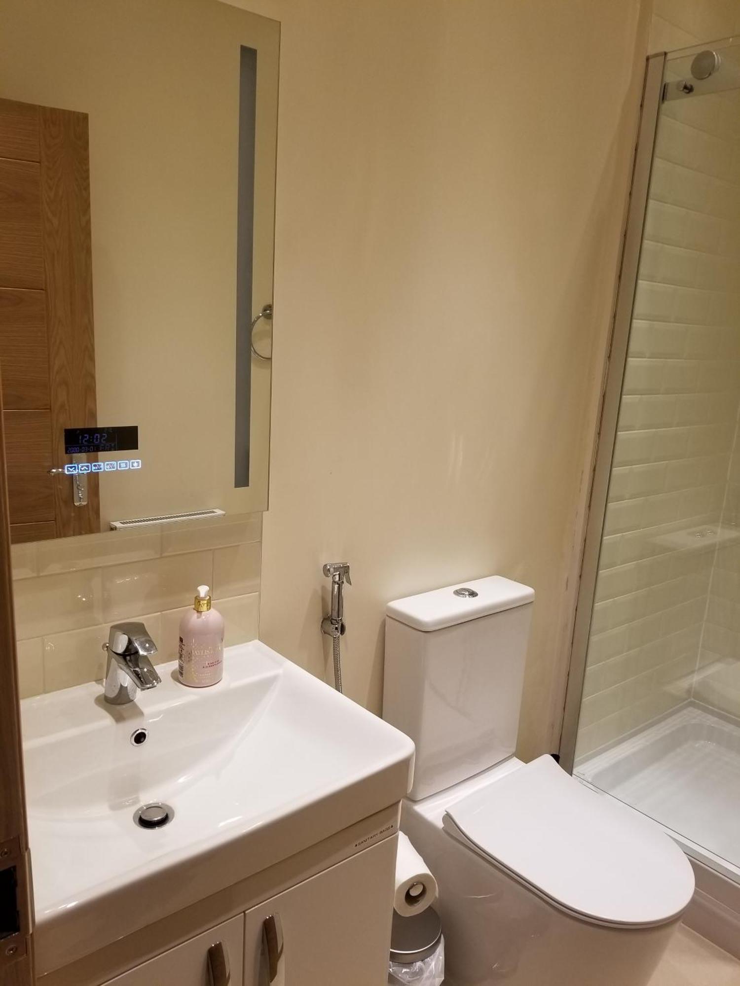 London Luxury Apartment 4 Bedroom Sleeps 12 People With 4 Bathrooms 1 Min Walk From Station Wanstead Ngoại thất bức ảnh